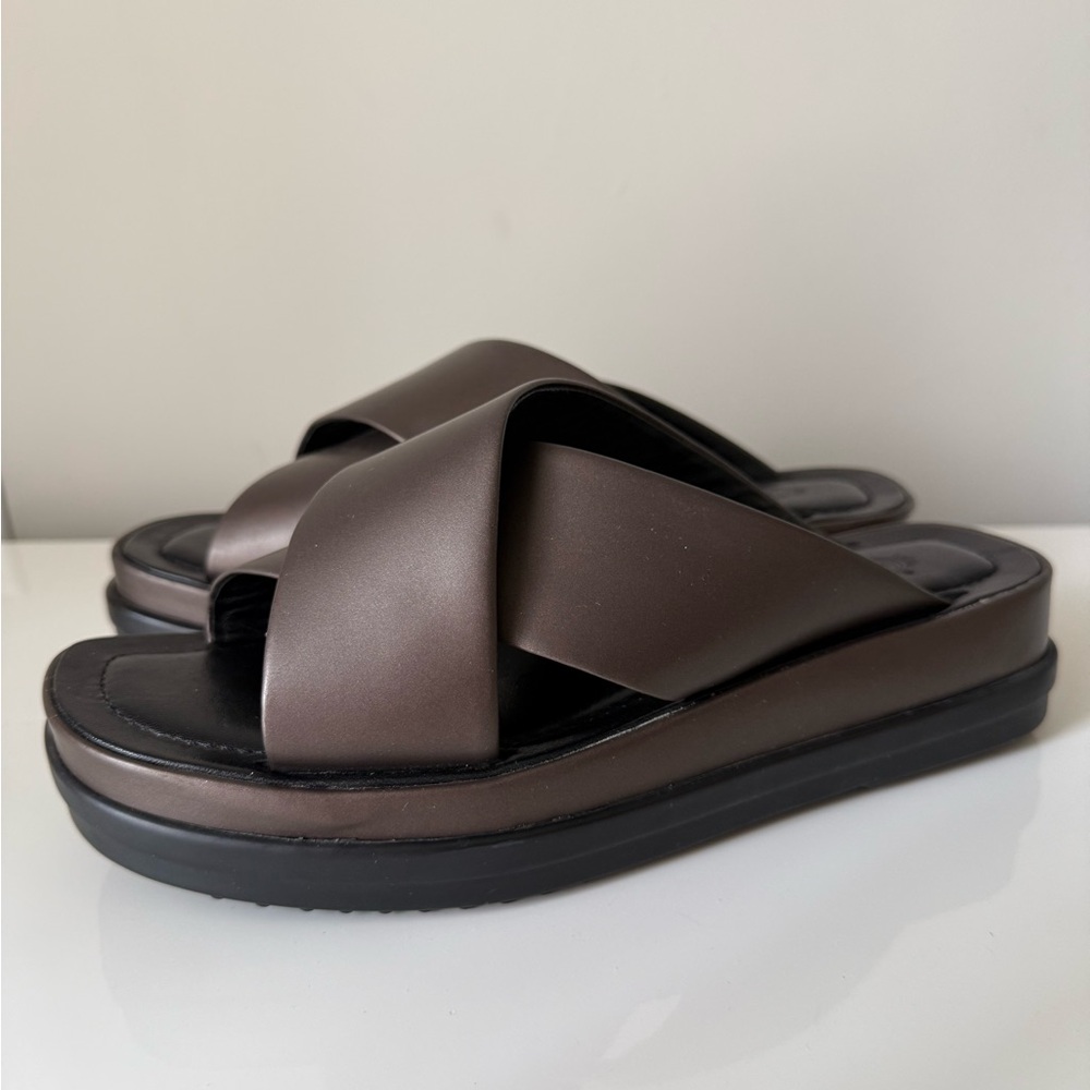 Tod’s Metallic Brown Sandals, Women’s US 8.5, Store Display, NEED REPAIR, No Box